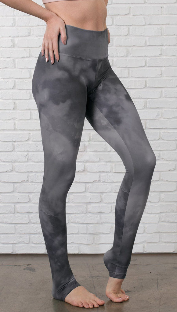 closeup right side view of model wearing grey cloud watercolor printed full length leggings