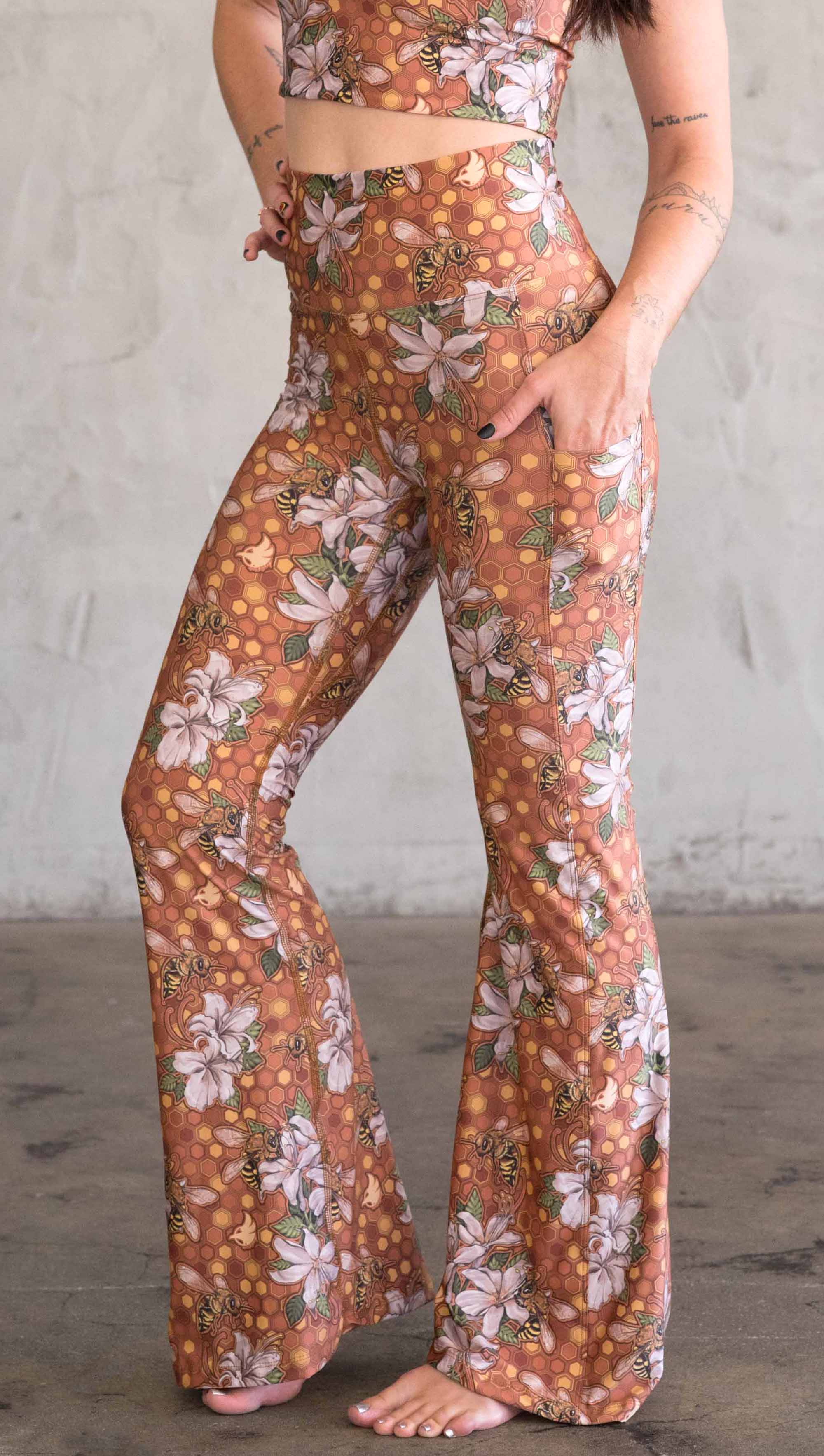 BEE BELL ワイドパンツ Honeybees - Eagle Rock WERKSHOP® Featherlight Pocket Bell Bottoms
