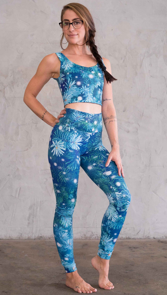 Front right view of model wearing blue holiday leggings with flocked pine